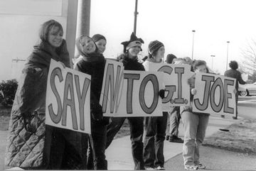 Connecticut YouthPeace activists urge holiday shoppers to think about what they give children. Photo by Joanne Sheehan.